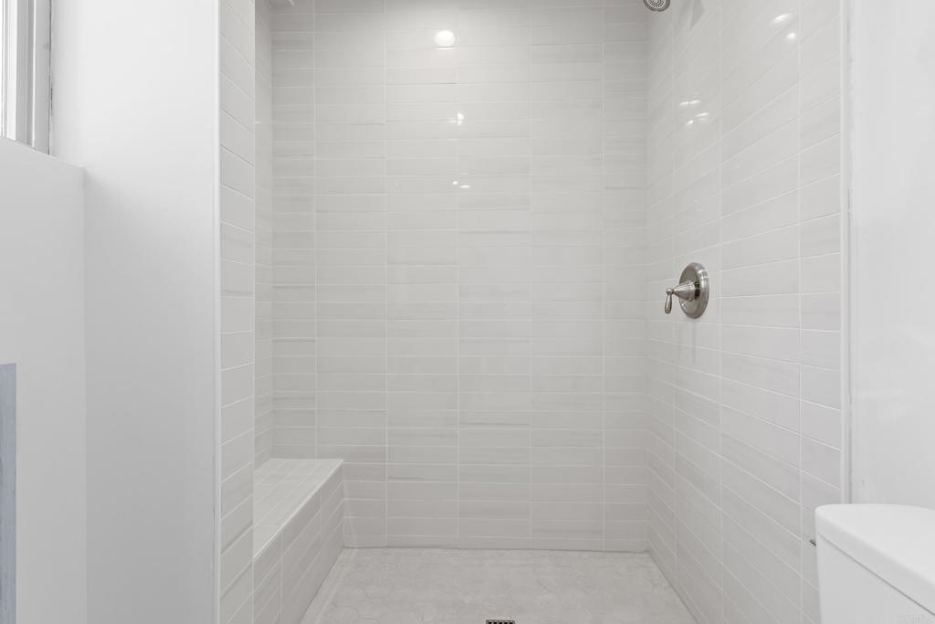 https://media.crmls.org/mediaz/f51b2b15-f142-4068-abab-70f4b40b7659.jpg?preset=X-Large