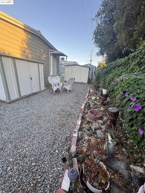 137 Zartop, Oakley CA: https://media.crmls.org/mediaz/f51bda3d-f16a-4eda-aeea-64917edc7dae.jpg
