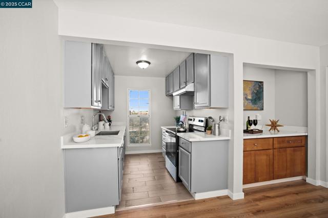 989 Parkside Dr, Richmond CA: https://media.crmls.org/mediaz/f51cedeb-838f-4503-93dc-288bda750a84.jpg