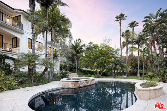 28902 Verde Mesa Lane, Malibu CA: https://media.crmls.org/mediaz/f51d2bbd-32a0-4a8b-848c-3bec081ac850.jpg