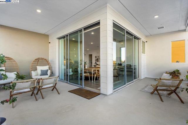 2250 Kilowatt Way, Fremont CA: https://media.crmls.org/mediaz/f51d828f-ba58-4ea7-a4f7-d0e9e8f5722b.jpg