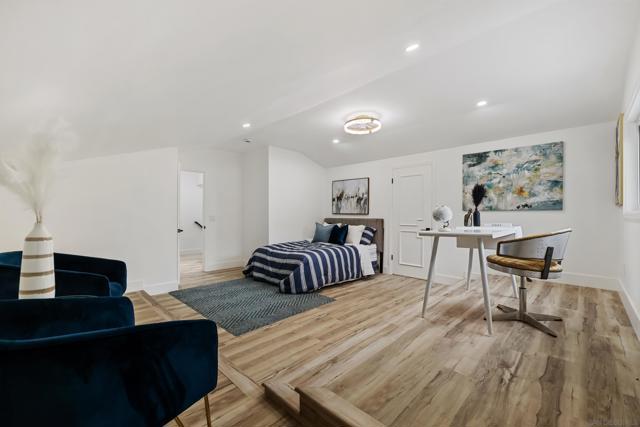6555 Caminito Northland, La Jolla CA: https://media.crmls.org/mediaz/f51dc75d-ecc1-4783-84de-9dae3cf45f42.jpg