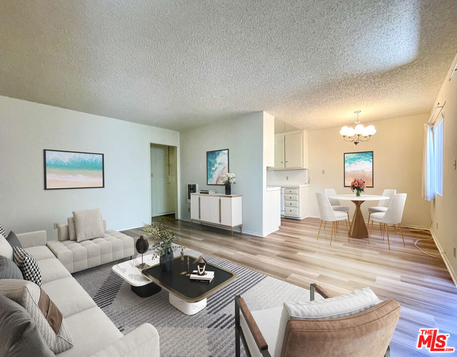 1261 Granville Avenue #4