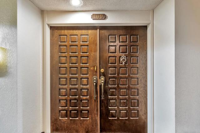 1830 Lakeshore Avenue, Oakland CA: https://media.crmls.org/mediaz/f51eaf83-f852-4bc4-b046-8c45ab73014f.jpg