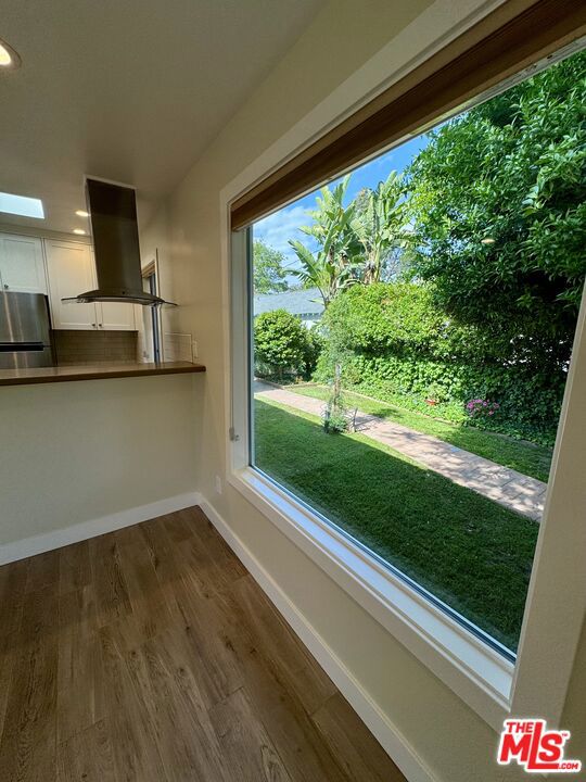 10740 Aqua Vista Street, Studio City CA: https://media.crmls.org/mediaz/f51f151f-ae8f-48f0-a95c-91e12d0387c6.jpg