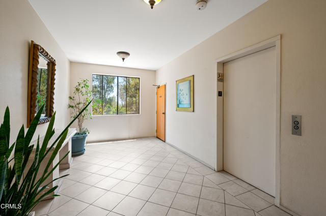 Detail Gallery Image 7 of 35 For 4200 via Arbolada #207,  Los Angeles,  CA 90042 - 2 Beds | 1 Baths