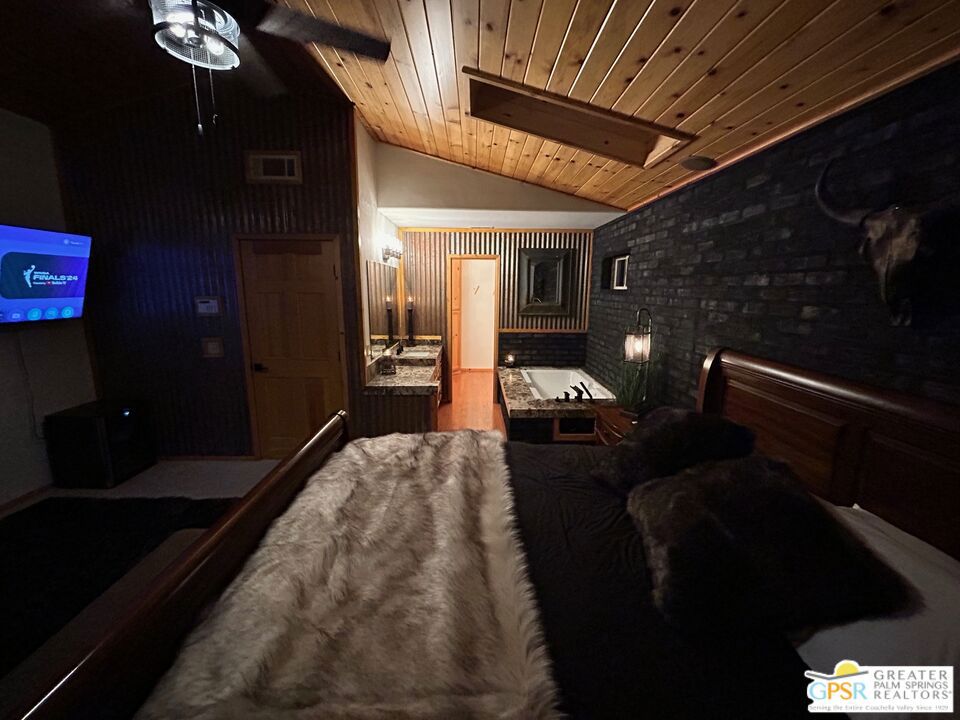 https://media.crmls.org/mediaz/f51f5060-fb49-4946-b57e-408bd24a6a81.jpg?preset=X-Large