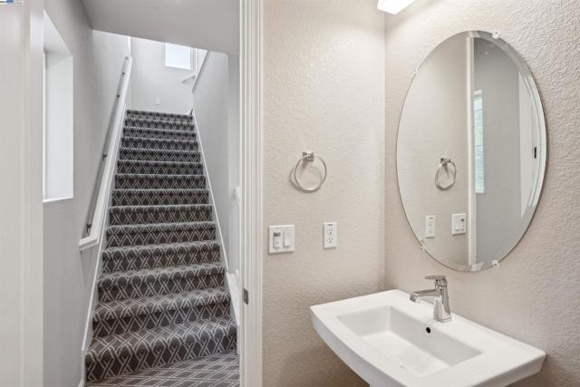5813 Huntley Ave, Dublin CA: https://media.crmls.org/mediaz/f51fa045-bdc6-403e-bc21-b8c349ff99d6.jpg