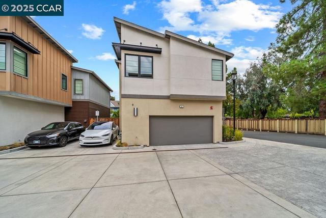 44 Analisa Ln, Walnut Creek CA: https://media.crmls.org/mediaz/f51fb2cb-f11d-49bb-bc91-bffae8eebaba.jpg