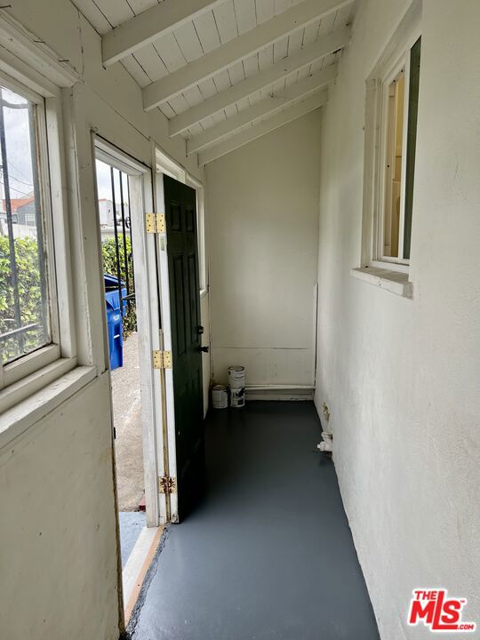 2209 S Ridgeley Drive, Los Angeles CA: https://media.crmls.org/mediaz/f52079d2-c9aa-4b5d-b9cd-f6359f17fa69.jpg