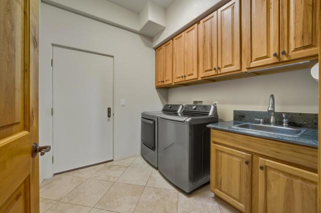 45534 Indian Wells Lane, Indian Wells CA: https://media.crmls.org/mediaz/f5209a88-14c6-4187-b7c4-db1032943c5f.jpg