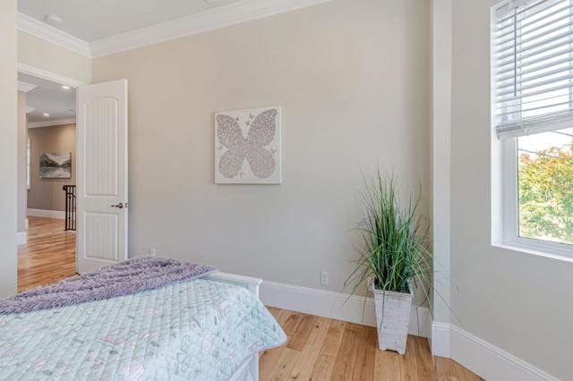 1633 15th Street, Oakland CA: https://media.crmls.org/mediaz/f5210a18-14e7-4952-9608-a091f9a5c5ea.jpg