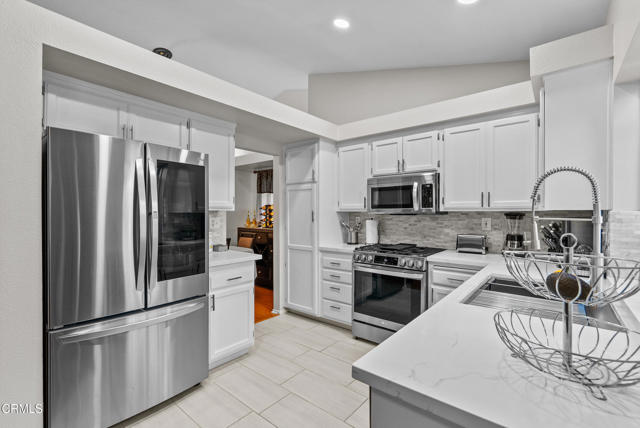 1306 Bluejay Street, Fillmore CA: https://media.crmls.org/mediaz/f521f5b7-029d-4ea0-8cc9-0568d87f2287.jpg