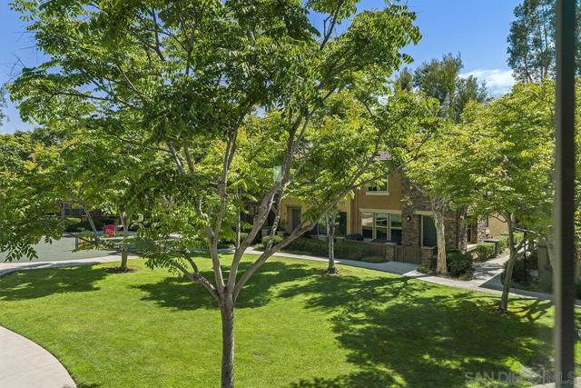 10689 New Grove Trail, San Diego CA: https://media.crmls.org/mediaz/f52209c2-7a97-4540-bf33-23444ca38a6f.jpg