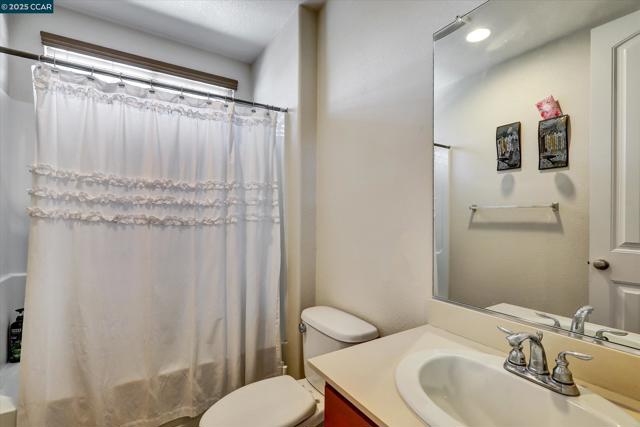 4007 Oak Knoll St, Antioch CA: https://media.crmls.org/mediaz/f5221da4-e989-495a-a236-911137edc7a1.jpg