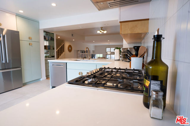 4616 Glencoe Avenue, Marina del Rey CA: https://media.crmls.org/mediaz/f5223ce4-a511-4f9c-8d04-ea049487f35b.jpg