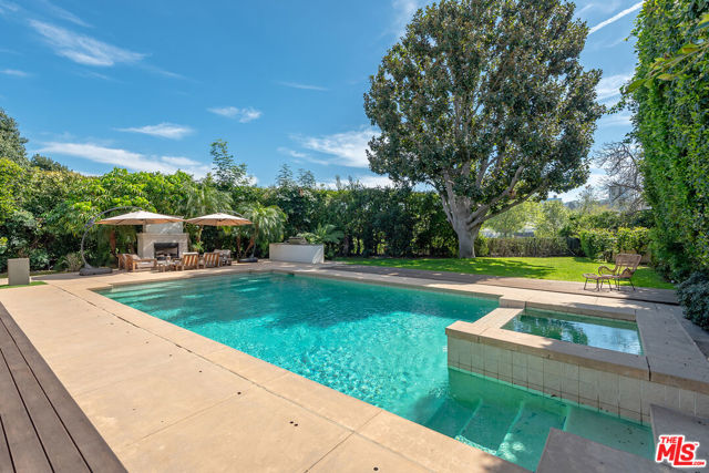 10424 Valley Spring Lane, Toluca Lake CA: https://media.crmls.org/mediaz/f5227d50-90e6-48c2-9331-bcb5b07e4313.jpg