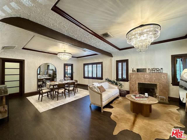636 N Curson Avenue, Los Angeles CA: https://media.crmls.org/mediaz/f5227e32-b67c-4530-9a00-f1f4728dbcb1.jpg