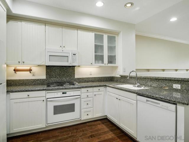8732 Esplanade Park Lane, San Diego CA: https://media.crmls.org/mediaz/f52288ad-97e7-4fe6-88bd-fe7ae65171fe.jpg