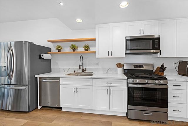 560 Deep Dell Rd, San Diego CA: https://media.crmls.org/mediaz/f5230136-c244-4b4e-8d48-7a2b36eeb07b.jpg