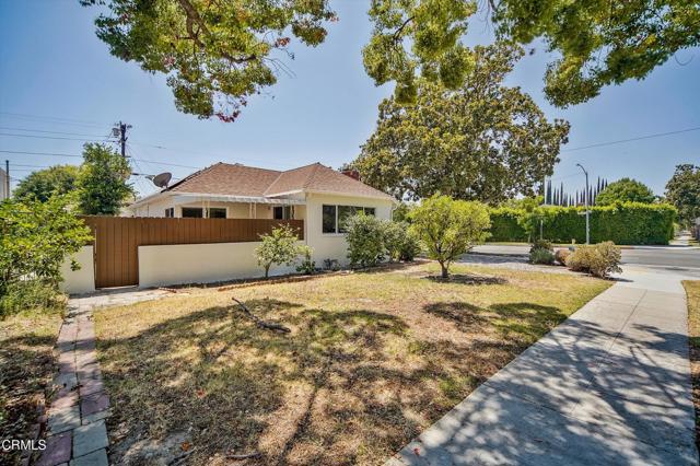 838 Highland Avenue, Glendale CA: https://media.crmls.org/mediaz/f523bf25-83b9-49d1-99e3-532451fb883e.jpg