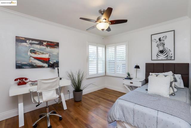 4103 Dickson Ct, Oakland CA: https://media.crmls.org/mediaz/f523f649-72ec-4c4d-b445-d4cbf8499cf2.jpg