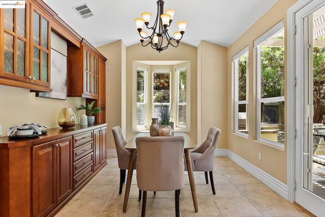 1101 Lafite Ct, Brentwood CA: https://media.crmls.org/mediaz/f5247ad6-f219-4e83-bd38-c84b2b7f2755.jpg