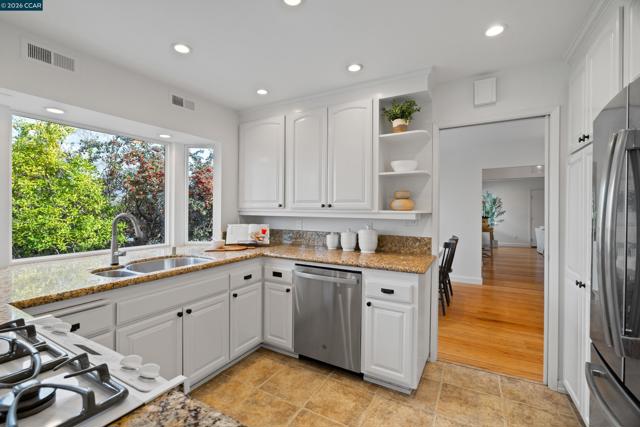 2080 Essenay Ave, Walnut Creek CA: https://media.crmls.org/mediaz/f52486b2-4947-4b00-9cdd-adac40338dcd.jpg