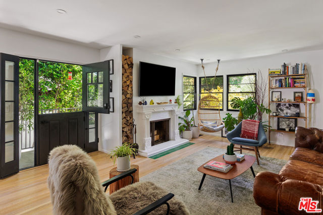 8421 Kirkwood Drive, Los Angeles CA: https://media.crmls.org/mediaz/f524b794-c3b9-443a-a317-60ad35bed569.jpg