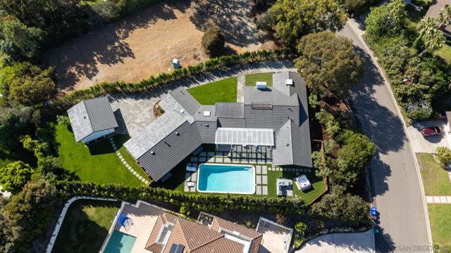 2975 Woodford Drive, La Jolla CA: https://media.crmls.org/mediaz/f524f0c2-8969-4685-8736-adfc1b6dc9b4.jpg