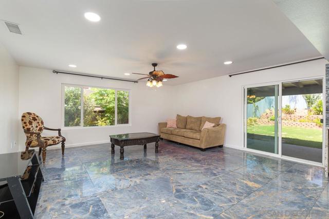 12274 Gay Rio Dr, Lakeside CA: https://media.crmls.org/mediaz/f525cf63-acce-4f13-bb5d-97798804d8a4.jpg