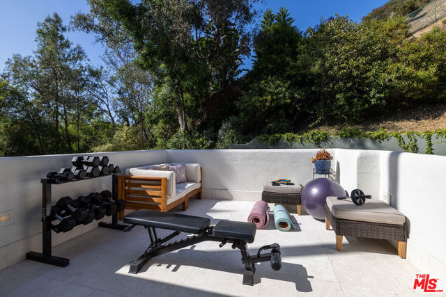 2468 Coldwater Canyon Drive, Beverly Hills CA: https://media.crmls.org/mediaz/f5264edb-b6c4-4771-8664-2da1bf72b86d.jpg