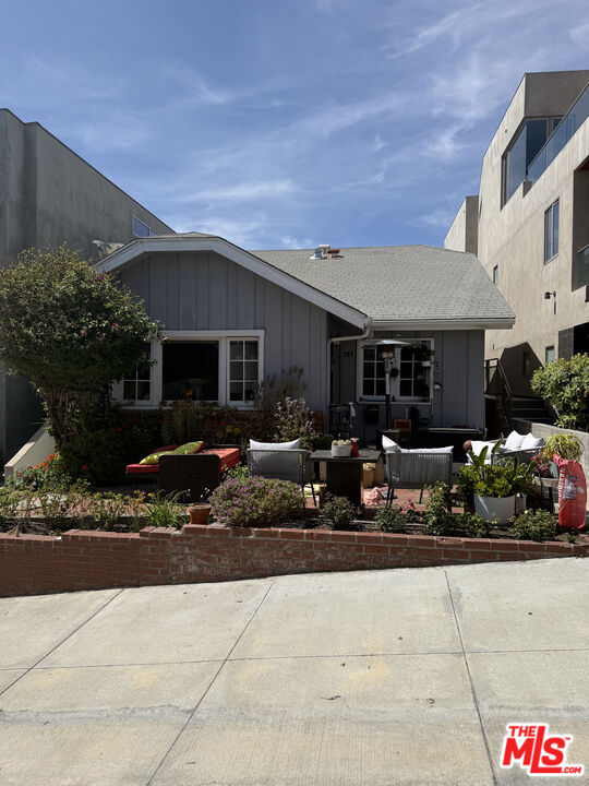 127 16th Street, Manhattan Beach, California 90266, ,Residential Income,Sold,16th,25542549