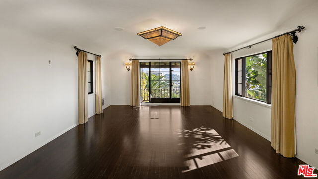 2400 Inverness Avenue, Los Angeles CA: https://media.crmls.org/mediaz/f526e943-874e-4473-ace9-99c7ecff1ba4.jpg