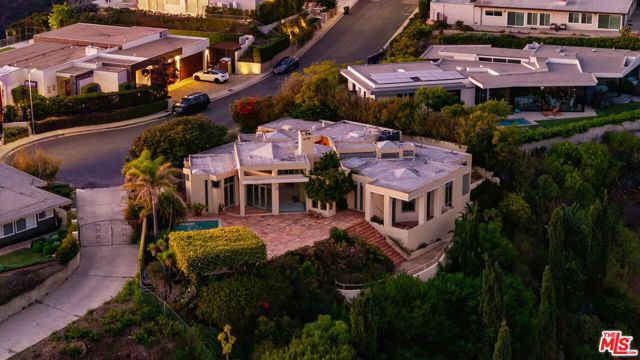 Drew Fenton | 1058 Vista Grande Drive Pacific Palisades CA | MLS: 7137758