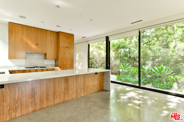 848 Milwood Avenue, Venice CA: https://media.crmls.org/mediaz/f527371a-b717-42dc-bf5e-8d58dbb32f9c.jpg