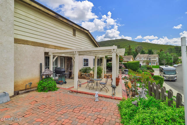 3616 Pebble Place, Newbury Park CA: https://media.crmls.org/mediaz/f5276c2a-d42b-4ab9-92df-3272f9410364.jpg