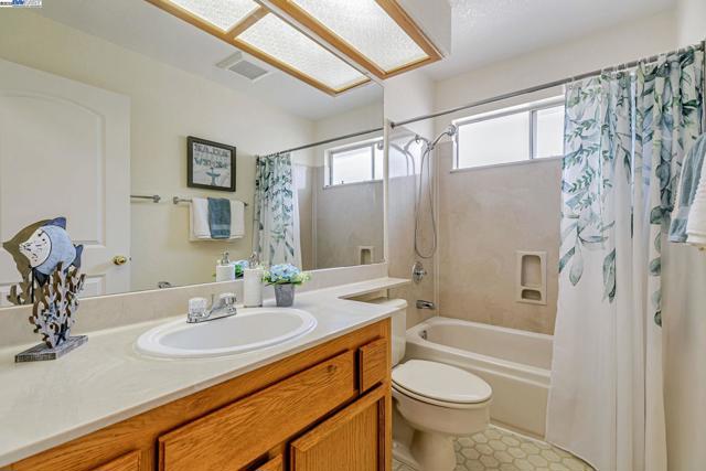 Image 36 of 58 For 42210 Live Oak Cir