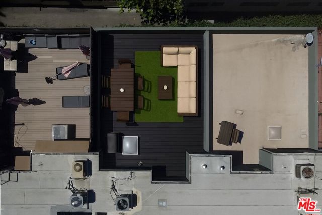 14919 Dickens Street, Sherman Oaks CA: https://media.crmls.org/mediaz/f527ef8c-76f5-4309-b62d-4d623d5ff7c1.jpg