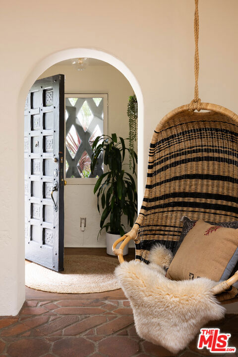 1012 Superba Avenue, Venice CA: https://media.crmls.org/mediaz/f527f815-ea71-448b-92ef-15c8df755c6e.jpg