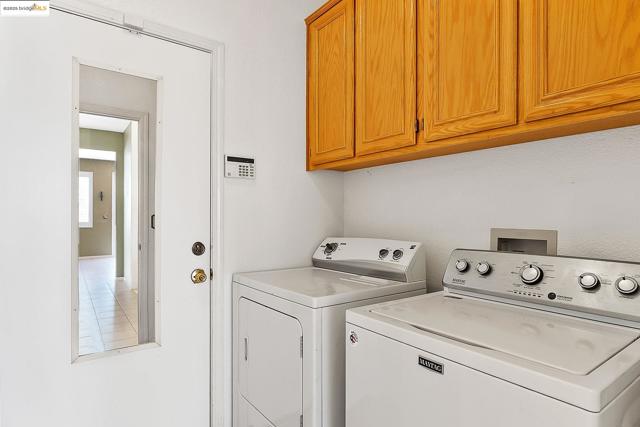 2 Quiet Path Ct, Pittsburg CA: https://media.crmls.org/mediaz/f5280f6f-2ac6-4877-8ff5-bfdc9e0dabad.jpg