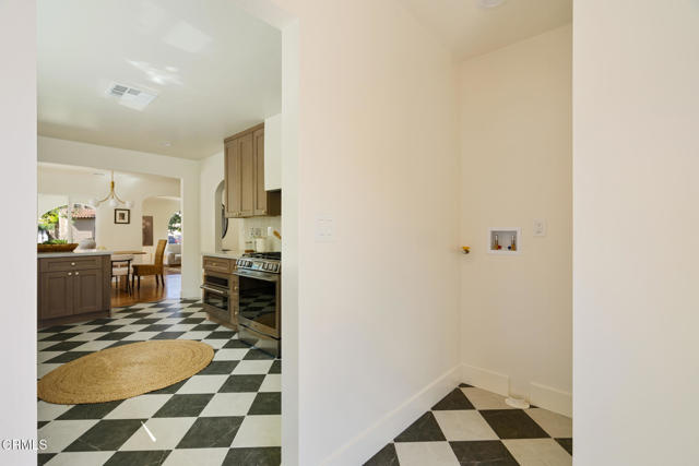 Detail Gallery Image 20 of 45 For 4170 4th Ave, Los Angeles,  CA 90008 - 3 Beds | 3 Baths