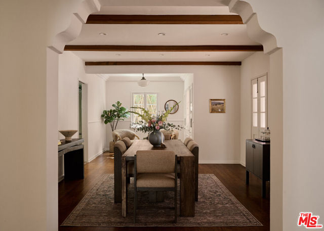 6401 San Vicente Boulevard, Los Angeles CA: https://media.crmls.org/mediaz/f528bb5b-ffcc-4941-8060-b69fec8ef154.jpg