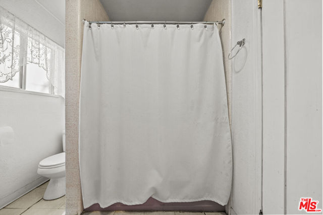 2729 W 79th Street, Inglewood CA: https://media.crmls.org/mediaz/f5290aca-b4b7-43d3-86cc-d1b94921c50c.jpg