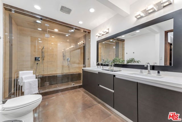 2960 LAKERIDGE Drive, Los Angeles CA: https://media.crmls.org/mediaz/f52b0ec2-9ede-4209-a6d4-c741720f2aa8.jpg