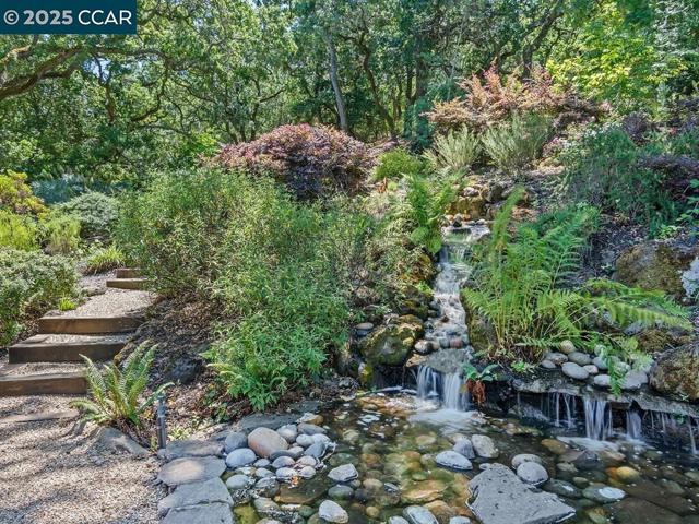 27 Toledo Dr, Lafayette CA: https://media.crmls.org/mediaz/f52bb0fa-8139-442a-9734-7130cf0b8bd6.jpg