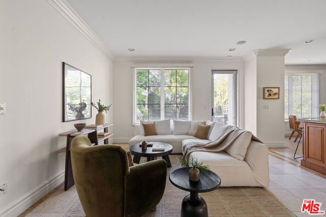 3697 Benedict Canyon Lane, Sherman Oaks CA: https://media.crmls.org/mediaz/f52c576f-77dc-4781-bb4e-8673665e838f.jpg