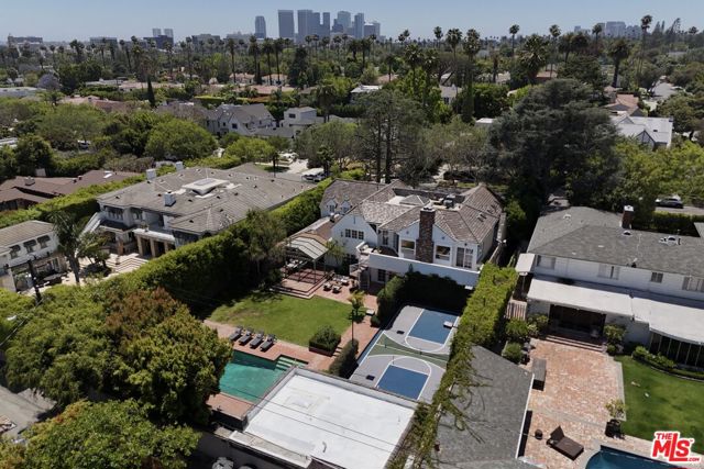 628 N Elm Drive, Beverly Hills CA: https://media.crmls.org/mediaz/f52cd12e-aa82-45f2-bf42-d586c4617d84.jpg