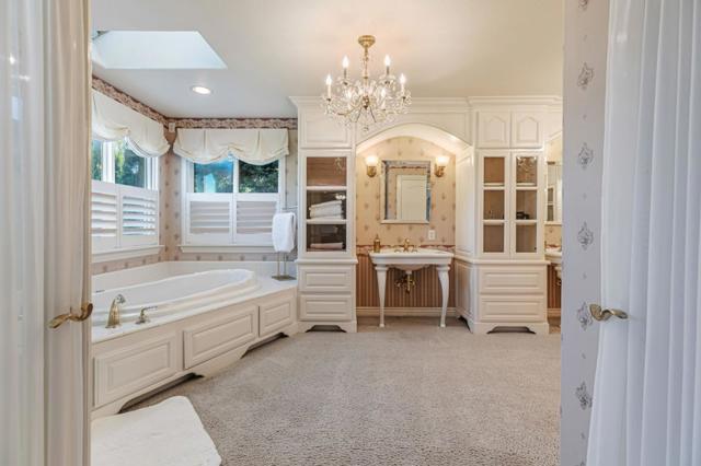 290 Bonnie Lane, Hollister CA: https://media.crmls.org/mediaz/f52d0b08-30cf-48f8-b43c-c0897b6a75b9.jpg