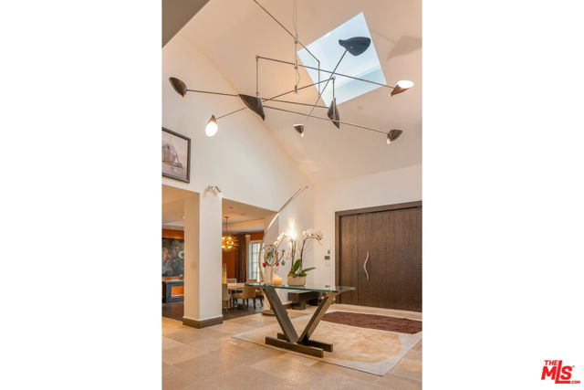 25029 Abercrombie Lane, Calabasas CA: https://media.crmls.org/mediaz/f52e3da8-ccd3-493d-a73a-ef7ba66edfef.jpg